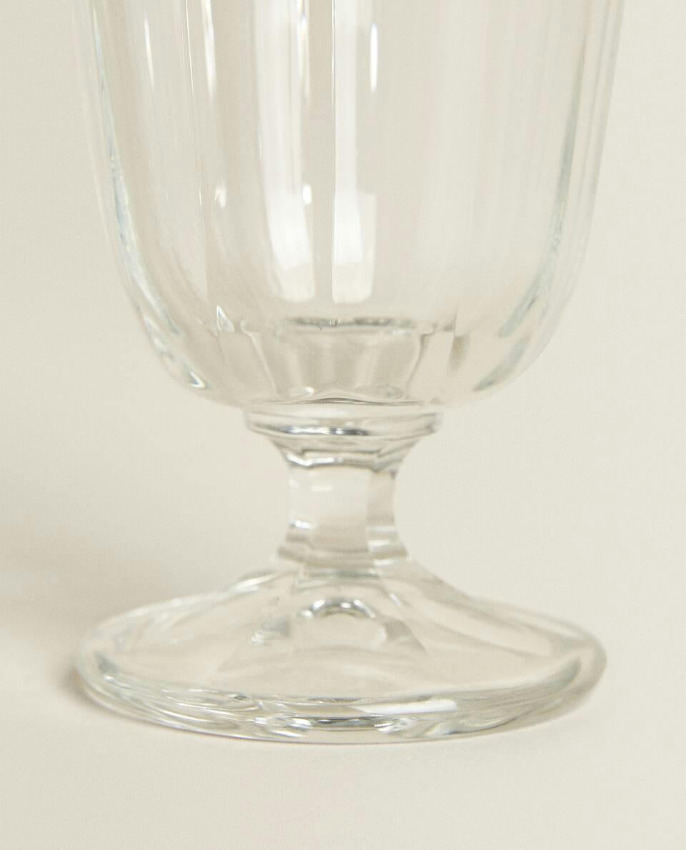 RAISED FACETED WINE GLASS