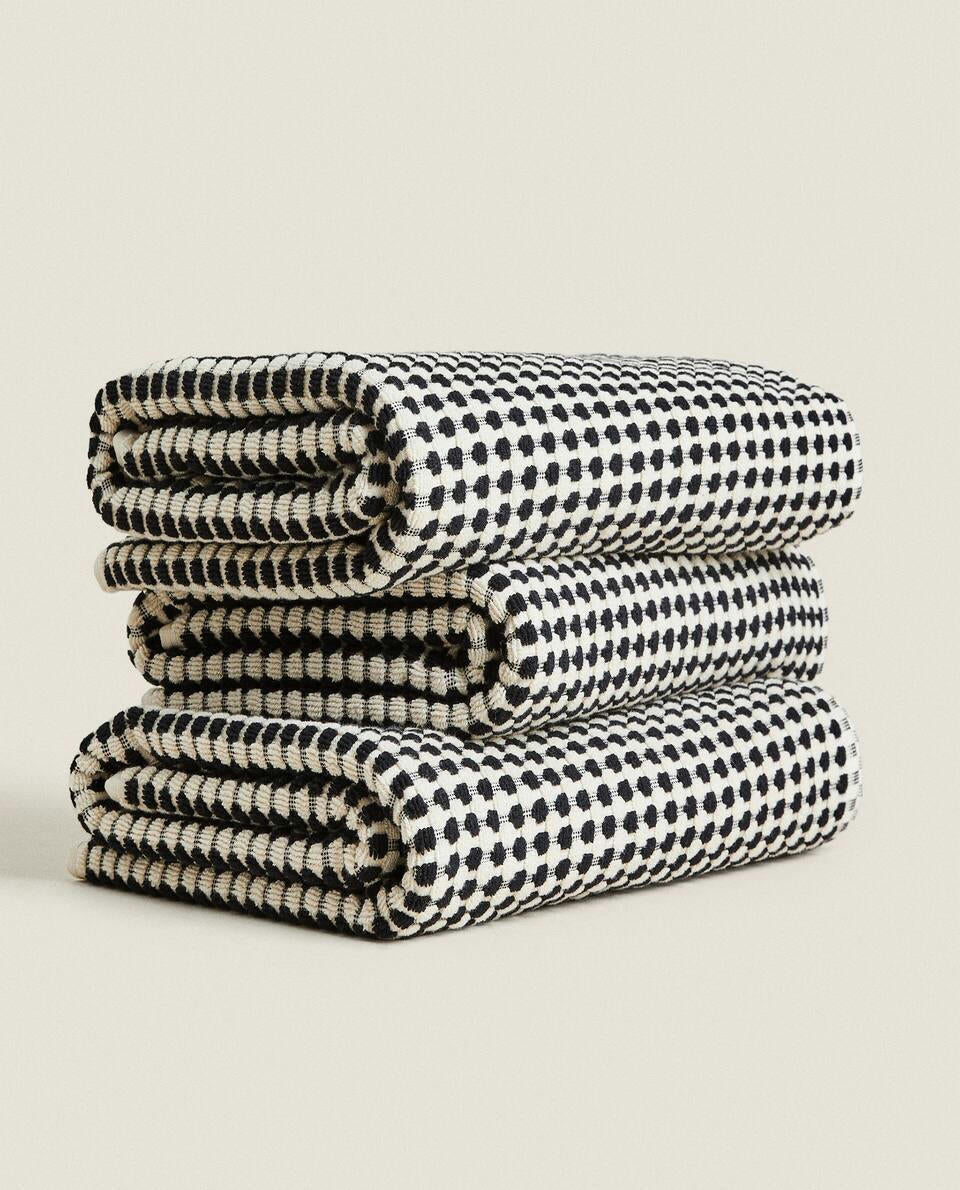 TEXTURED COTTON TOWEL