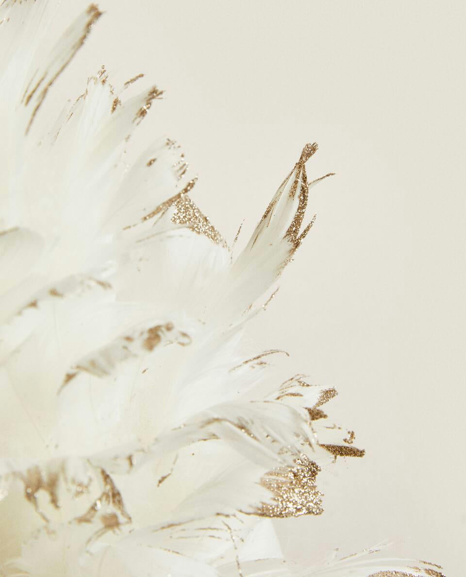 CHRISTMAS FEATHER WREATH DECORATION