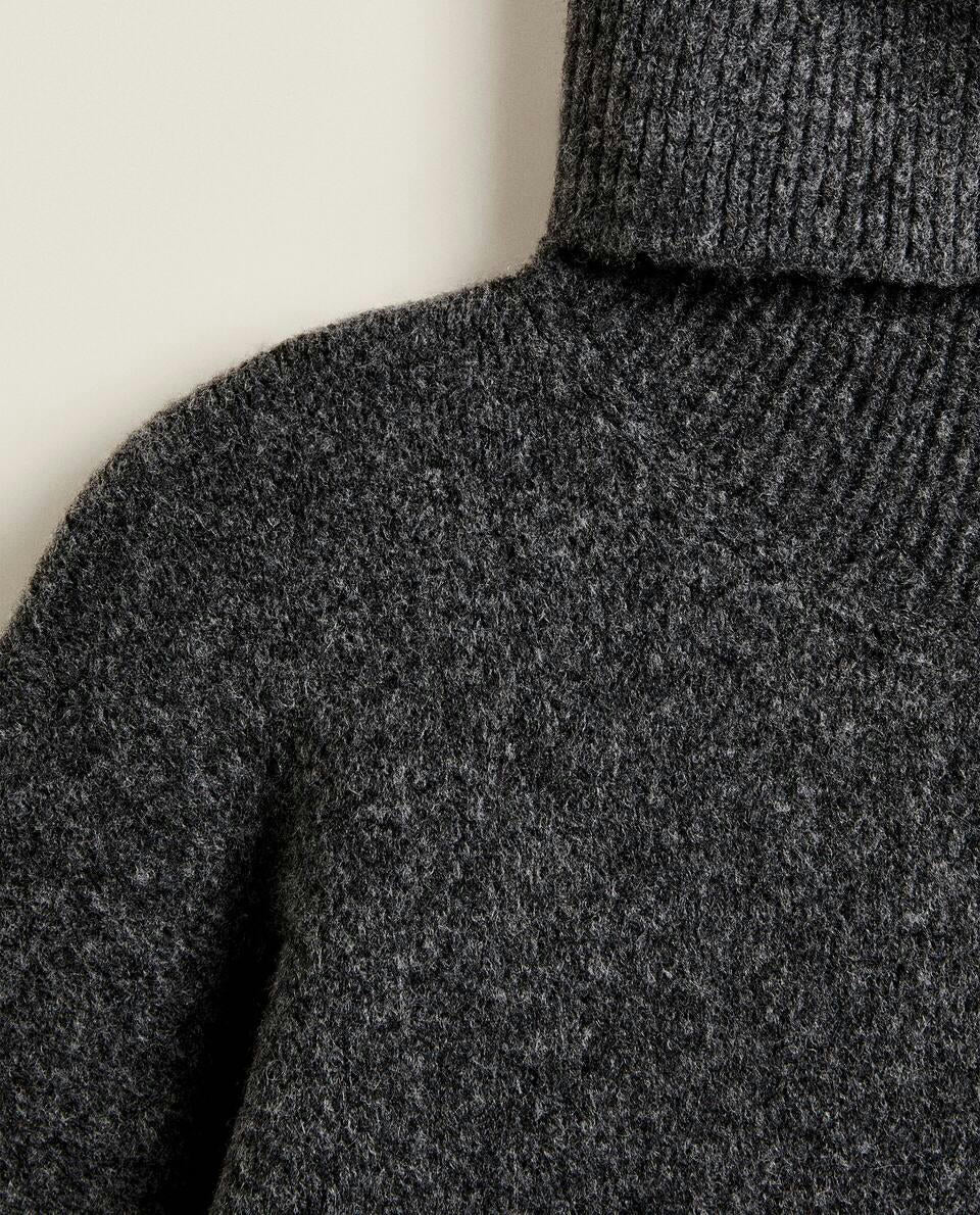 KNIT TURTLENECK SWEATER