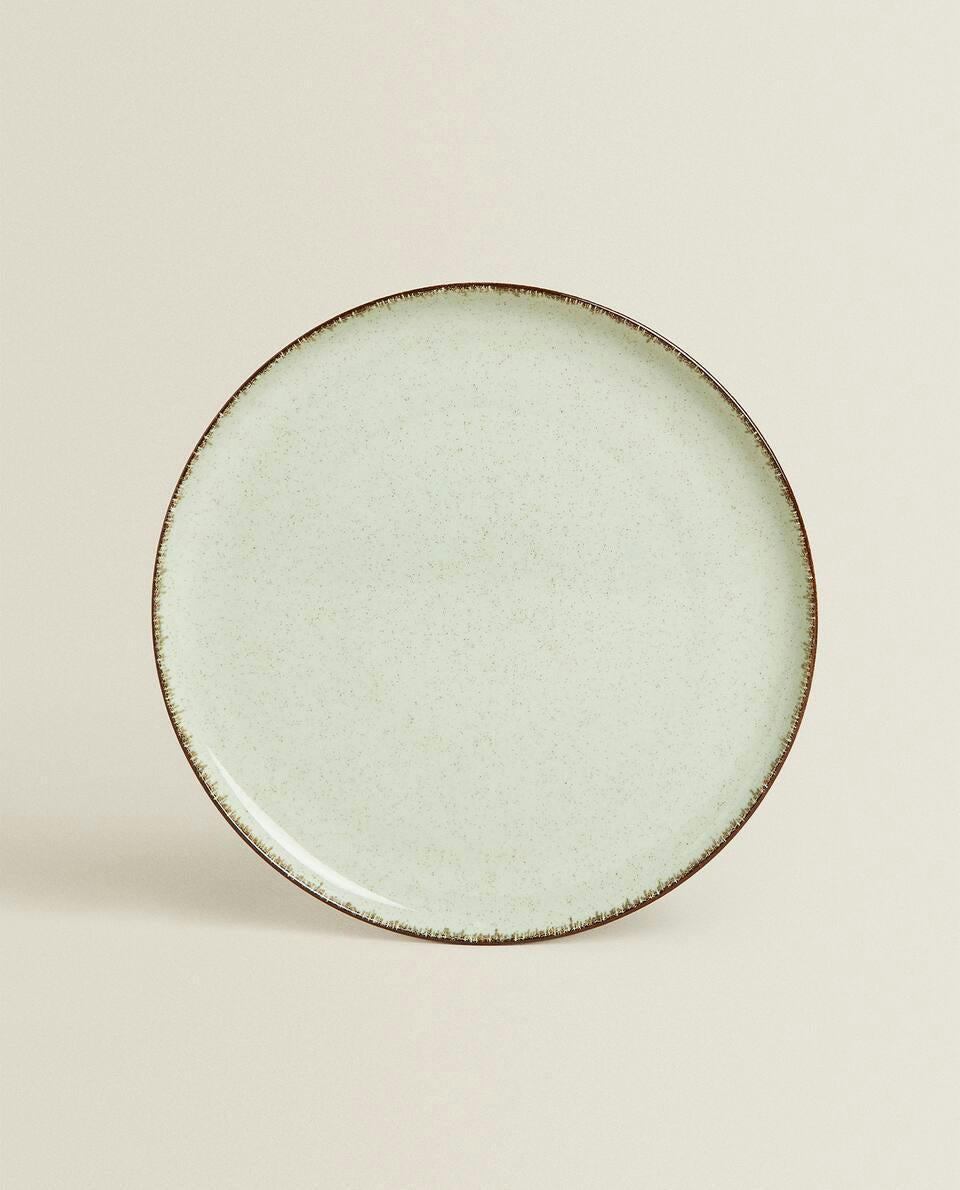 PORCELAIN TABLEWARE WITH ANTIQUE FINISH RIM