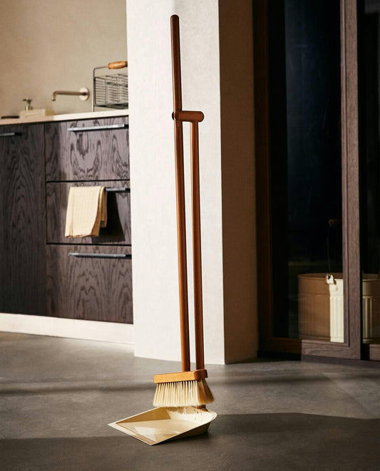 WOODEN DUSTPAN AND BRUSH SET