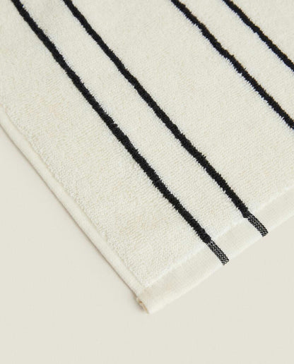TOWEL WITH IRREGULAR STRIPE DETAIL