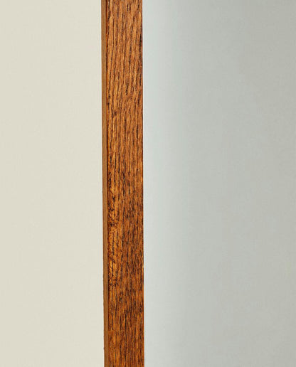 ROUND VERTICAL MIRROR WITH FRAME