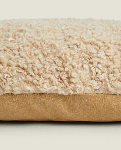 FUZZY OVAL PET CUSHION
