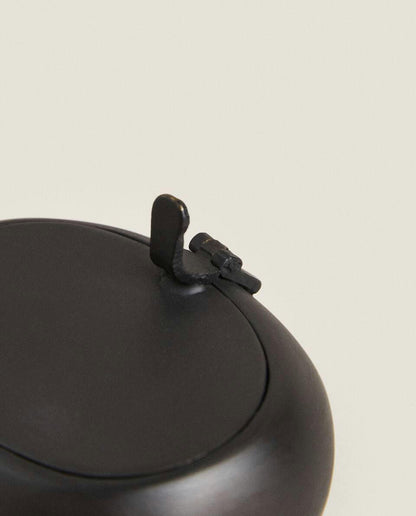 ASHTRAY WITH LID