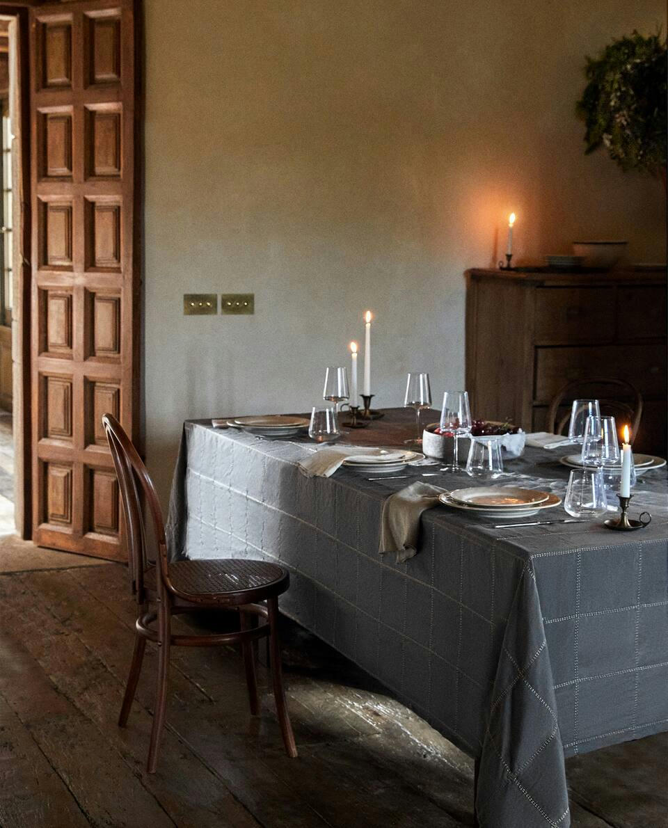 CHRISTMAS CHAIN LINEN TABLECLOTH