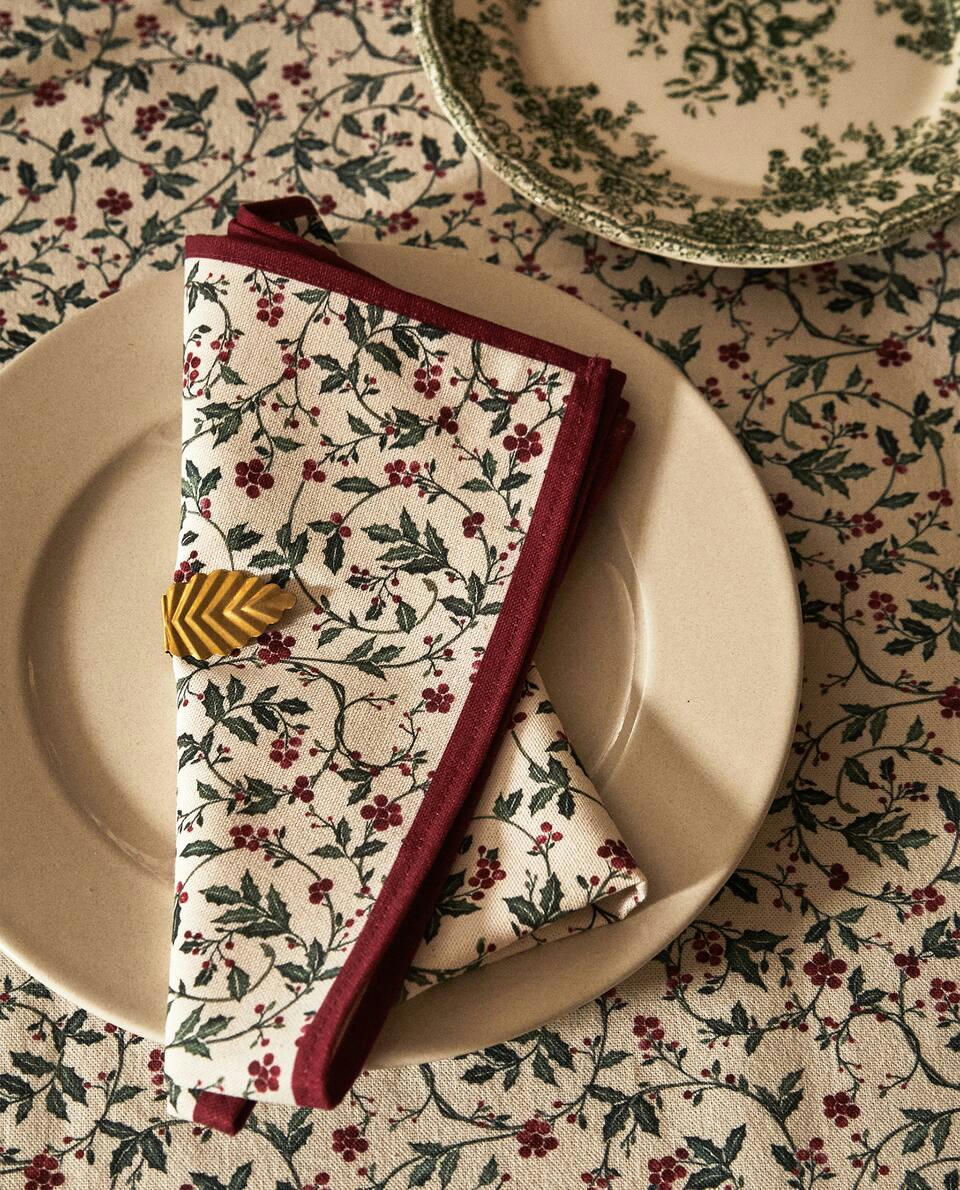 PACK OF COTTON CHRISTMAS VINE NAPKINS (PACK OF 2)