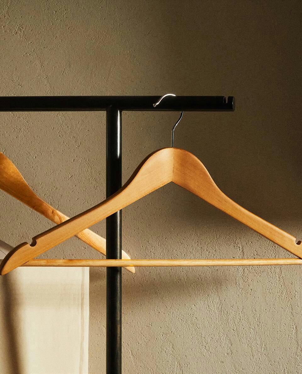 LACQUERED WOODEN HANGER (SET OF 3)