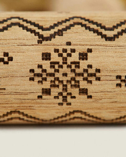 ACACIA ROLLING PIN WITH RAISED DOUBLE CHRISTMAS DESIGN