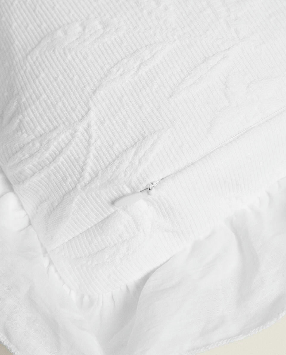 RUFFLE CUSHION COVER