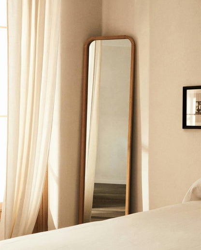 ROUND VERTICAL MIRROR WITH FRAME