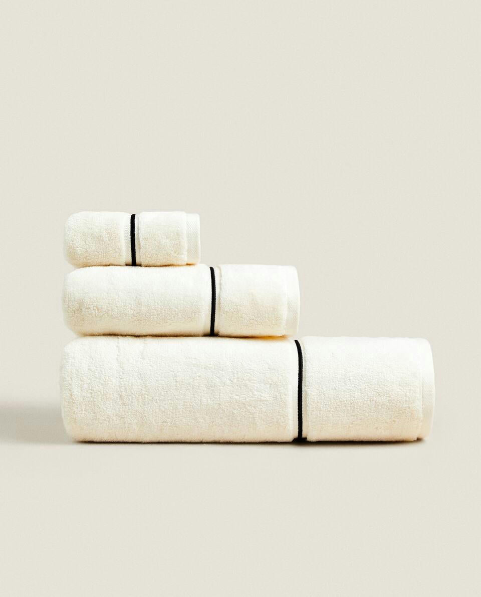 EMBROIDERED SCALLOPED EDGE TOWEL