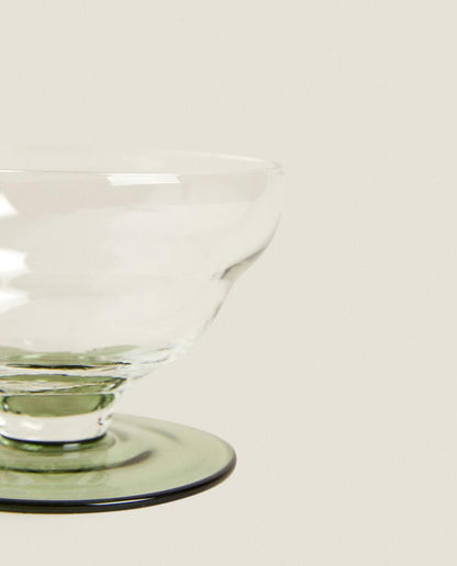 ICE-CREAM CUP WITH A COLOURED BASE