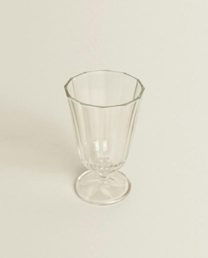 RAISED FACETED WINE GLASS