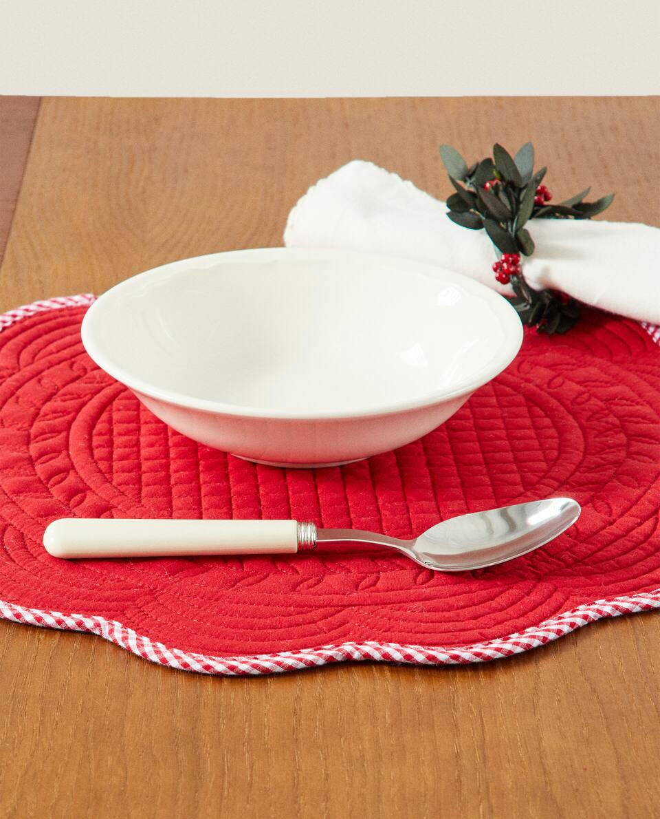 SCALLOPED COTTON CHRISTMAS PLACEMAT