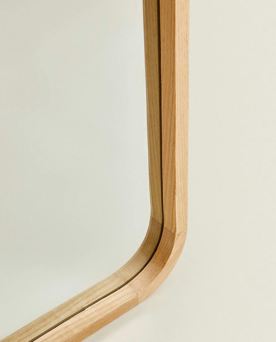 ROUND VERTICAL MIRROR WITH FRAME