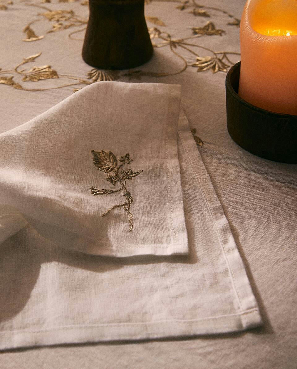 PACK OF EMBROIDERED LINEN CHRISTMAS NAPKINS (PACK OF 2)
