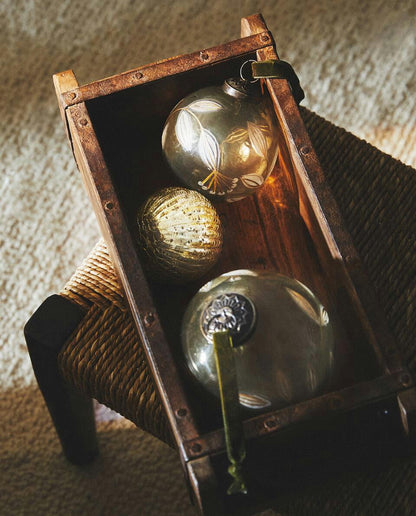 CHRISTMAS GLASS BAUBLE WITH LEAVES DECORATION