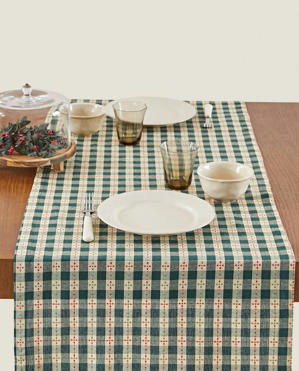 CHRISTMAS CHECK TABLE RUNNER