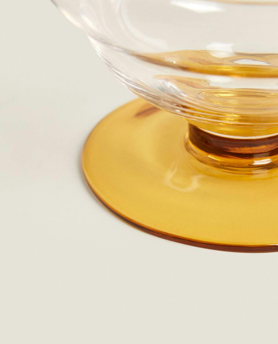 ICE-CREAM CUP WITH A COLOURED BASE