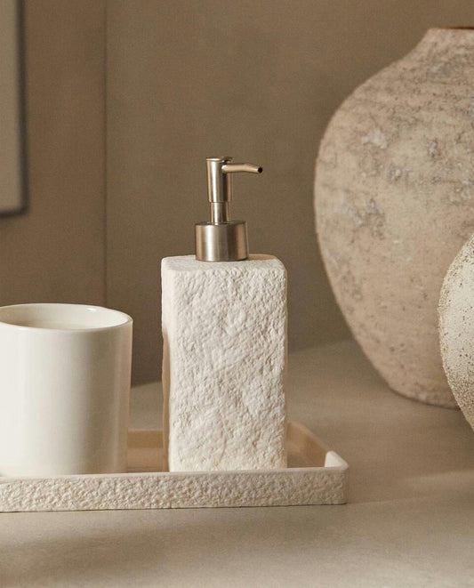 TEXTURED CERAMIC BATHROOM SET